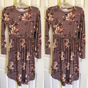 Long sleeved floral dress with pockets! NWT